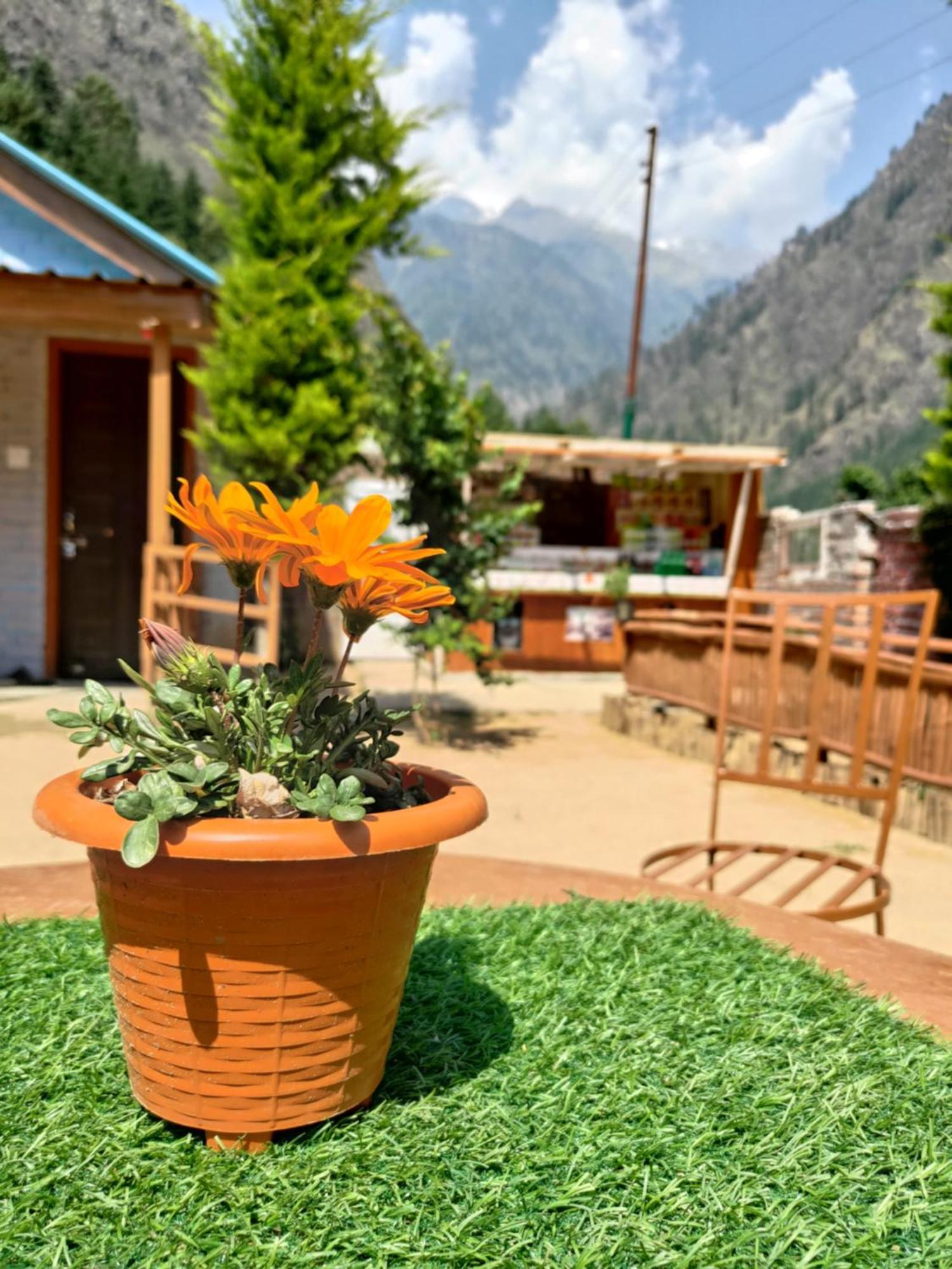 Lee Garden Himalayan Wooden Cottages Kasol Exterior photo