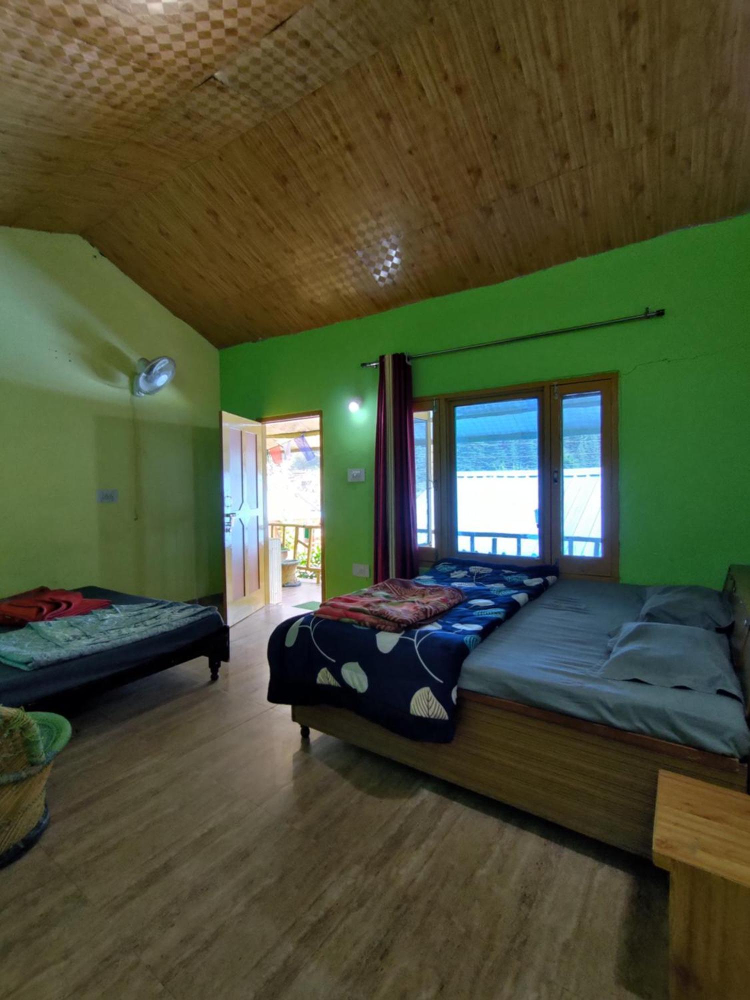 Lee Garden Himalayan Wooden Cottages Kasol Exterior photo