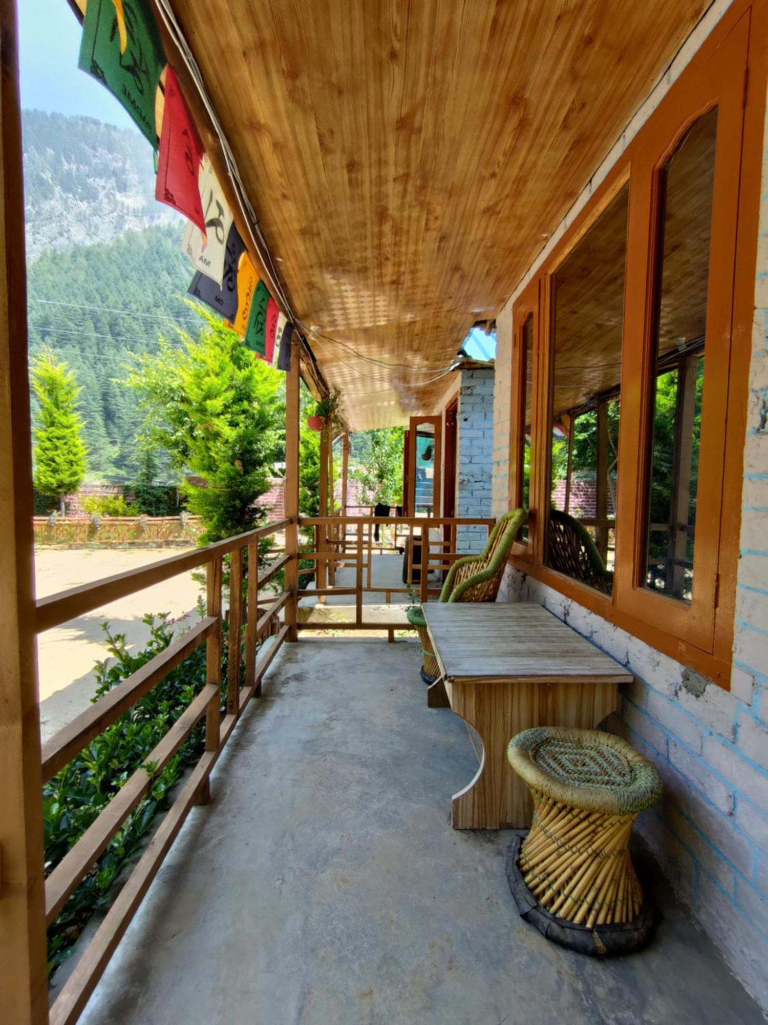 Lee Garden Himalayan Wooden Cottages Kasol Exterior photo